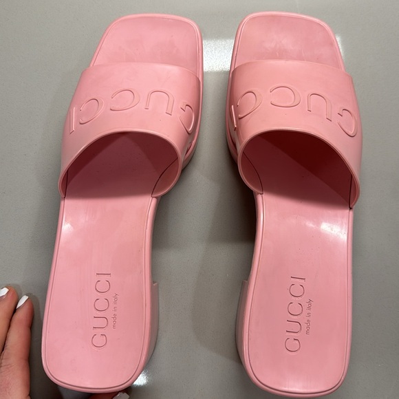 Gucci Women’s Rubber Sandal Wolf Rose - Platform Block Heel Mule - Gucci Slide. - Picture 6 of 8